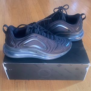 Women’s Nike Air Max 720 ~ Black